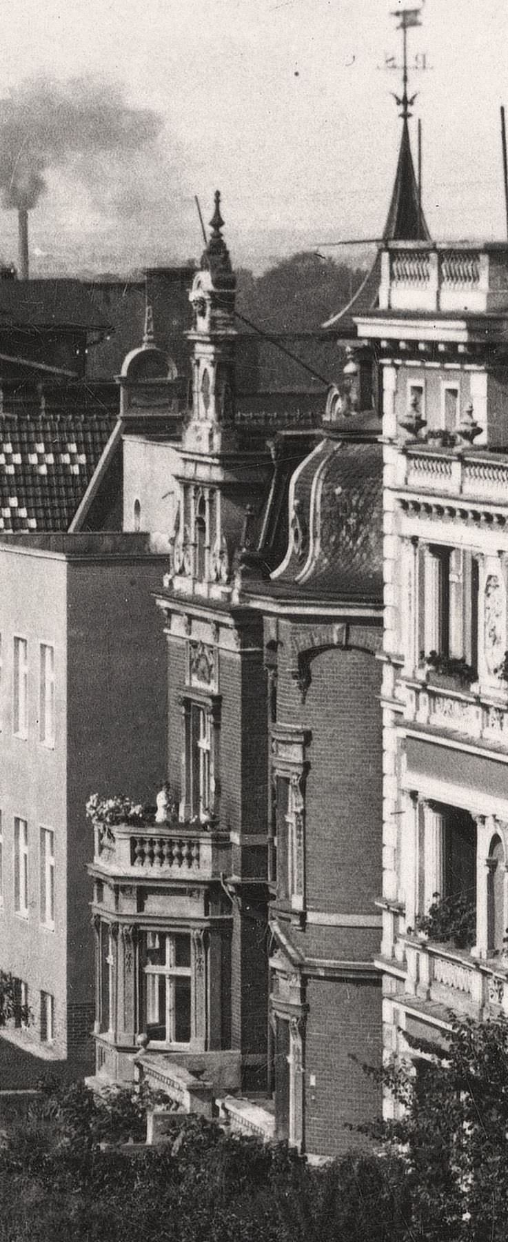 Wieża, szczyty i balkony pierzei